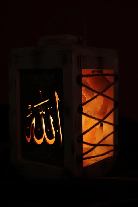 Allah Yazılı Ahşap Motifli Tuz Lambası Doğal Tuz Parçalı Dekoratif Ortam Lambası