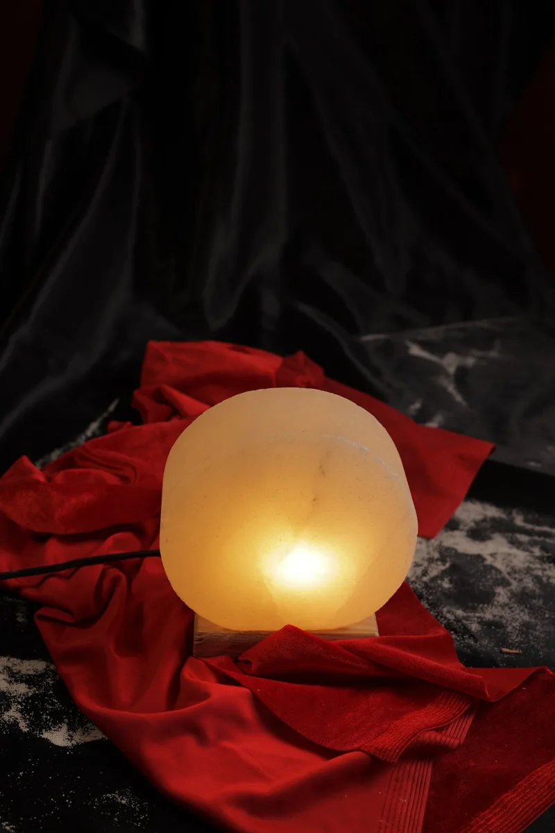 Beyaz Daire Model Tuz Lambası Ahşap Kaideli Dekoratif Ortam Lambası