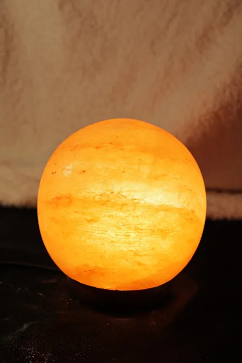 Himalaya küre tuz lambası